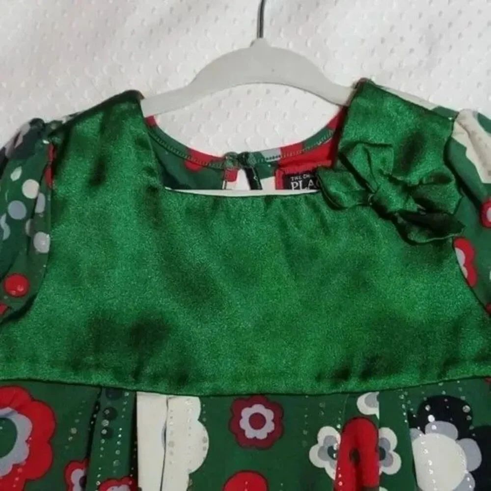 Toddler girl green holiday Christmas Floral silky Satin material dress size 6/9